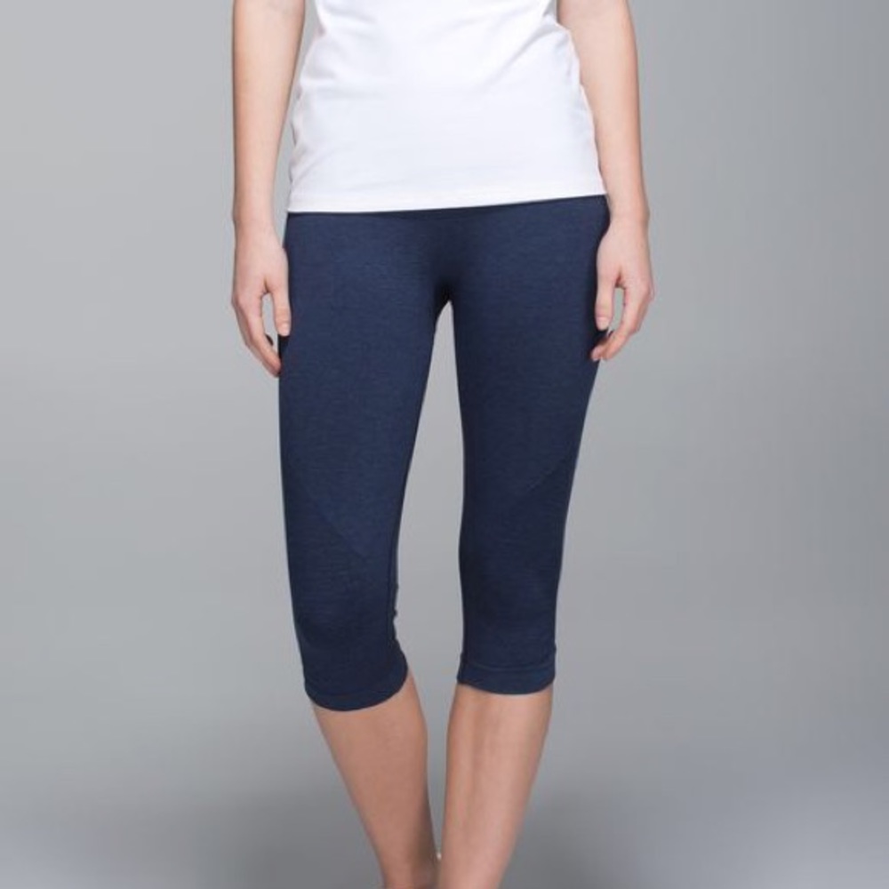 Lululemon In the Flow Crop 6 Heathered Navy